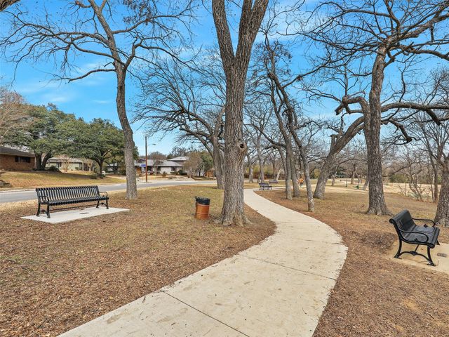 304 Ridgewood Drive, Richardson, TX 75080