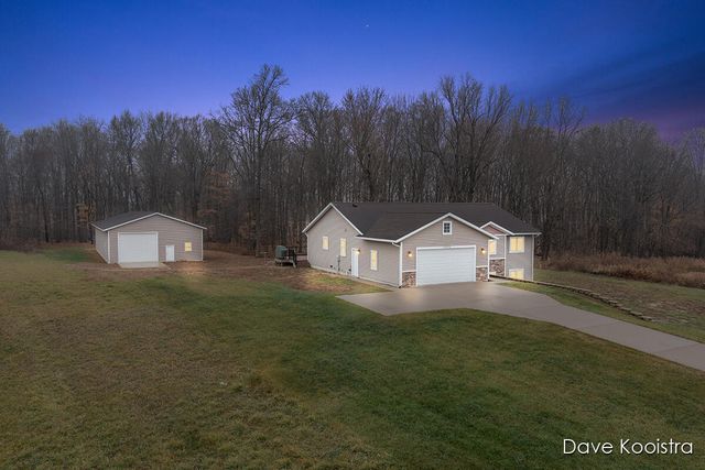 3905 Sunset View, Wayland, MI 49348
