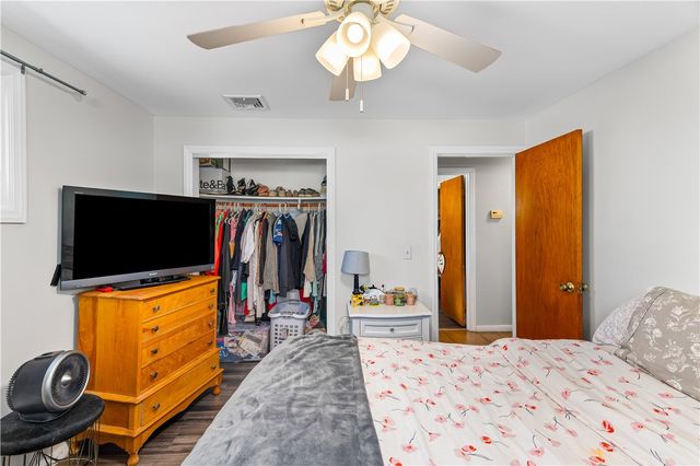 28 Hoyt Street, Warwick, RI 02886