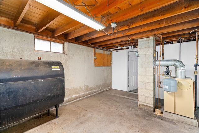 28 Hoyt Street, Warwick, RI 02886