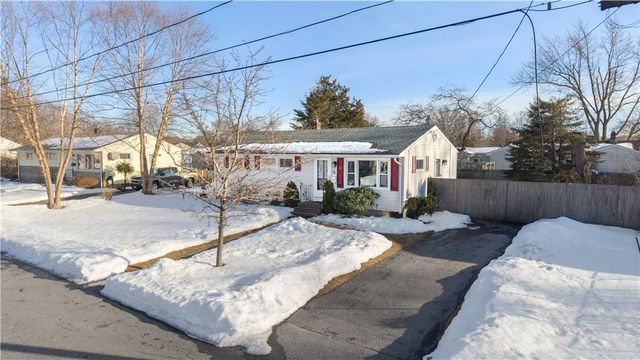 28 Hoyt Street, Warwick, RI 02886