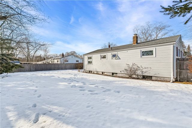 28 Hoyt Street, Warwick, RI 02886