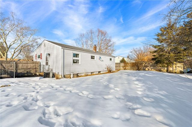 28 Hoyt Street, Warwick, RI 02886