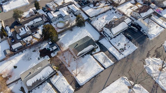 28 Hoyt Street, Warwick, RI 02886