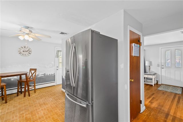 28 Hoyt Street, Warwick, RI 02886