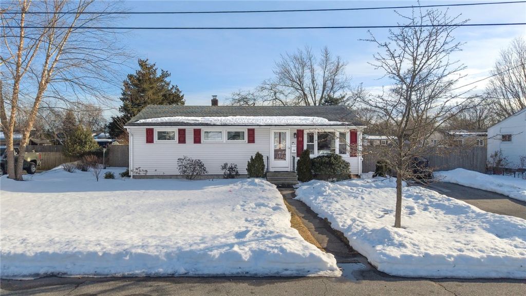 28 Hoyt Street, Warwick, RI 02886