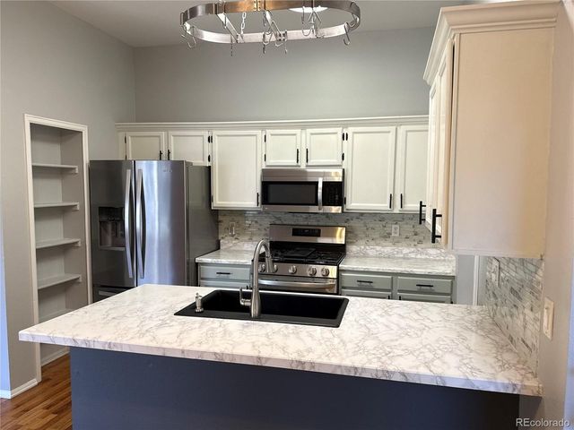 711 S Granby Cir, Aurora, CO 80012