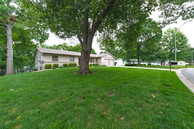 6108 NW KLAMM Drive, Kansas City, MO 64151