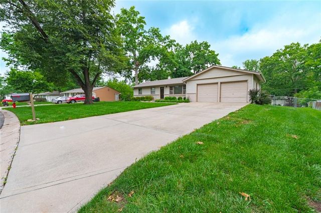 6108 NW KLAMM Drive, Kansas City, MO 64151