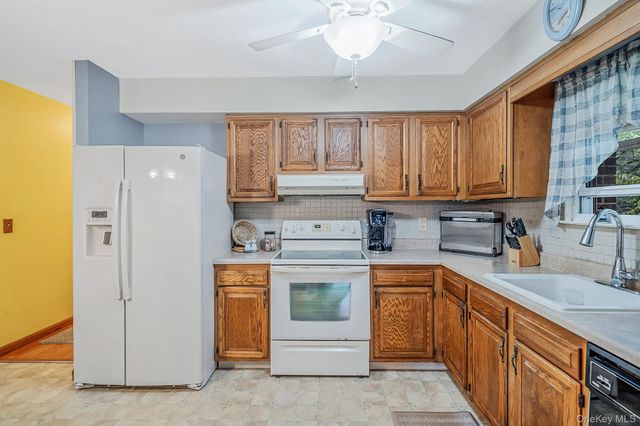 102 Robinson Avenue, Medford, NY 11763