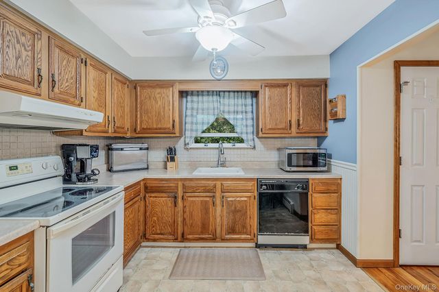 102 Robinson Avenue, Medford, NY 11763