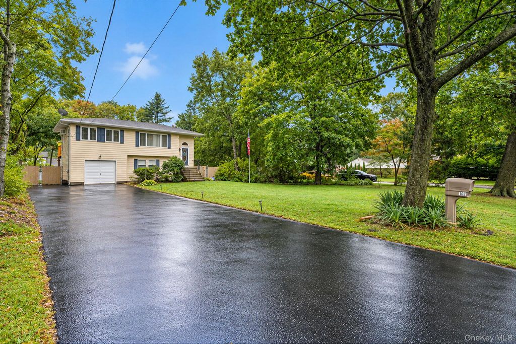 102 Robinson Avenue, Medford, NY 11763 — photo 2