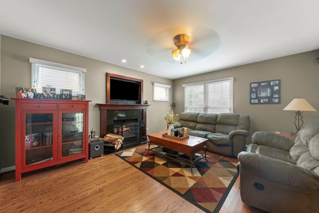 4528 Middaugh Avenue, Downers Grove, IL 60515