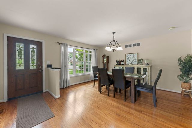 4528 Middaugh Avenue, Downers Grove, IL 60515