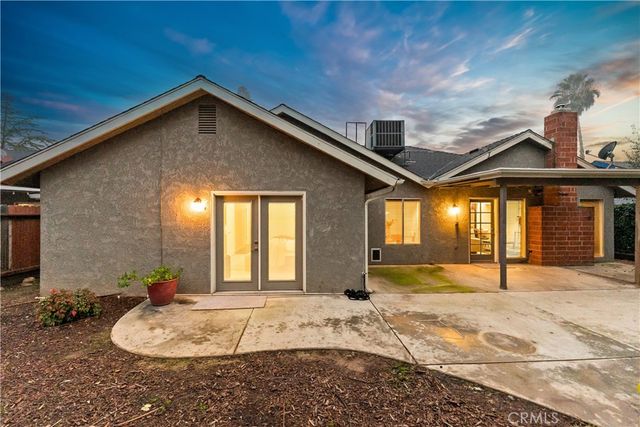 304 E Omaha Avenue, Fresno, CA 93720