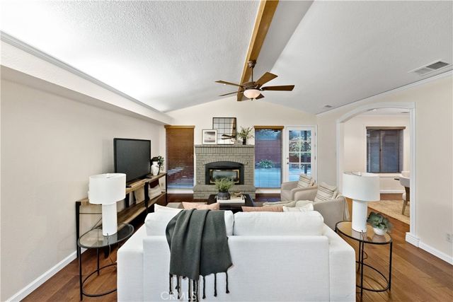 304 E Omaha Avenue, Fresno, CA 93720