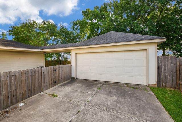 3935 Carters Lake Drive, Richmond, TX 77406