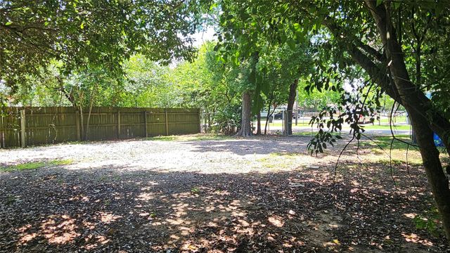 410 Baker Avenue, Bacliff, TX 77518