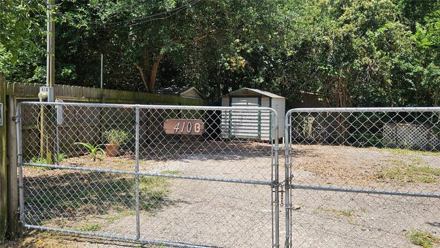 410 Baker Avenue, Bacliff, TX 77518