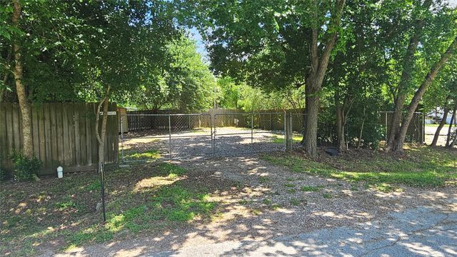 410 Baker Avenue, Bacliff, TX 77518