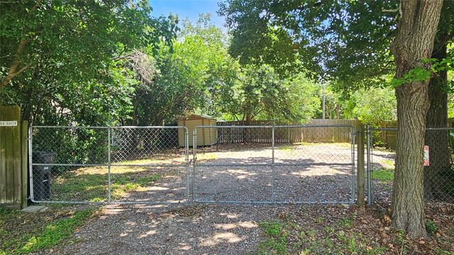 410 Baker Avenue, Bacliff, TX 77518