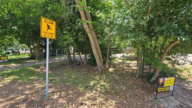 410 Baker Avenue, Bacliff, TX 77518
