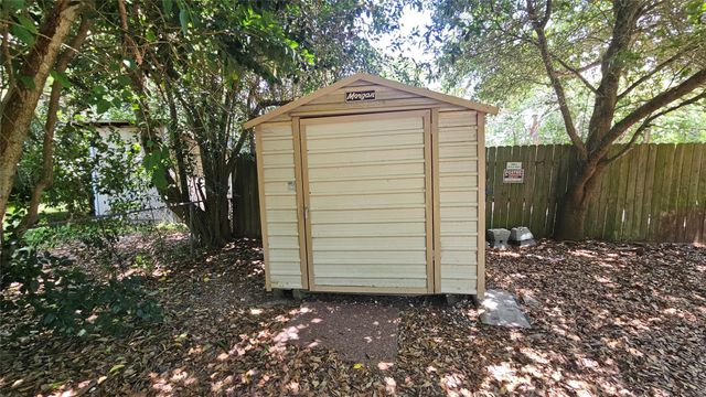 410 Baker Avenue, Bacliff, TX 77518