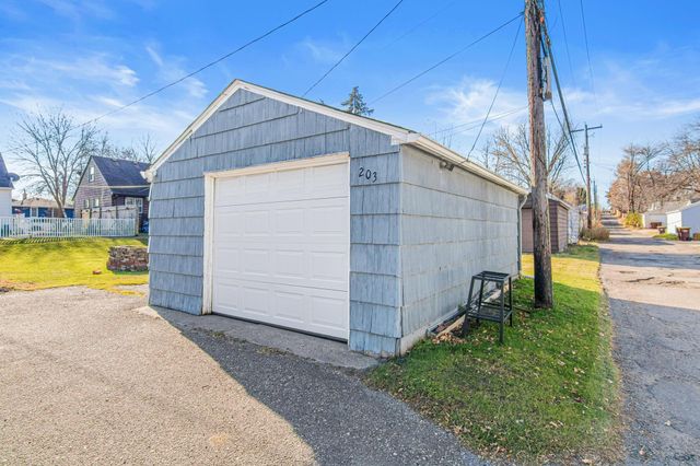 203 Moreland Avenue E, West Saint Paul, MN 55118