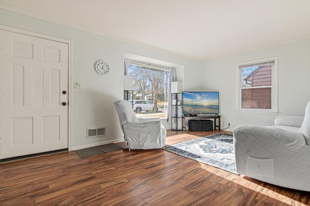 203 Moreland Avenue E, West Saint Paul, MN 55118