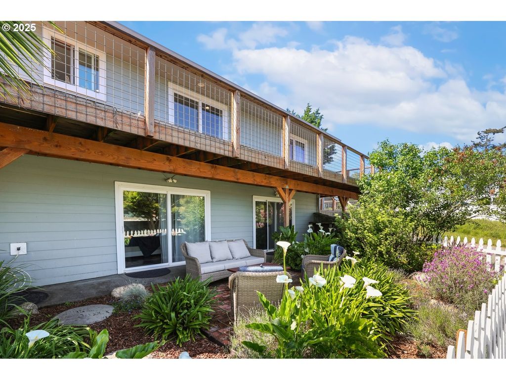 19 Otter Terrace, Brookings, OR 97415