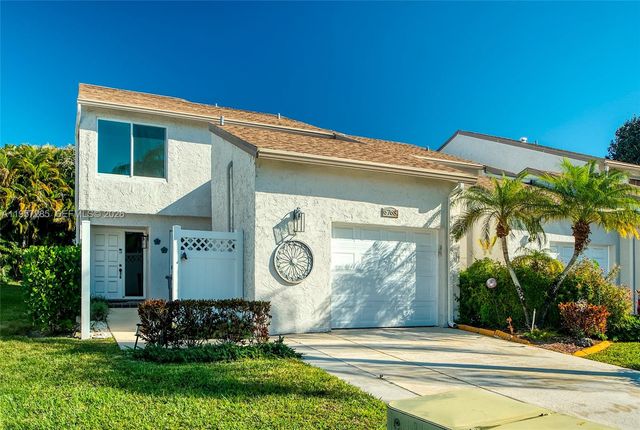 6768 Canary Palm Cir, Boca Raton, FL 33433
