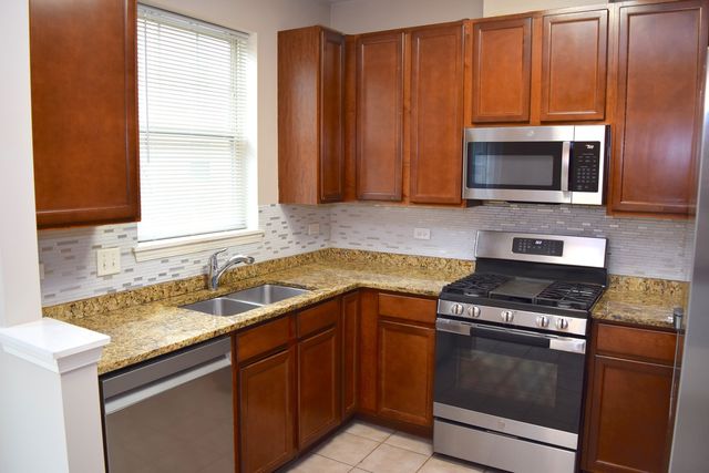 1260 Evergreen Avenue, Des Plaines, IL 60016