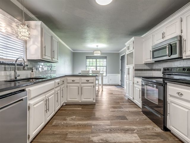 1523 E Twin Brook Terrace, Mustang, OK 73064