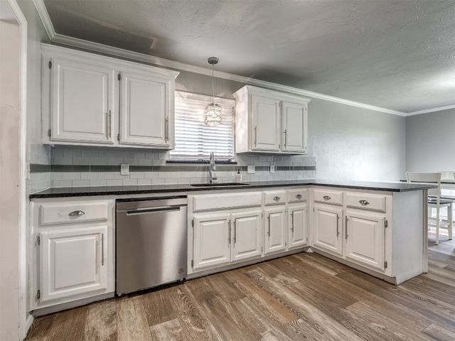 1523 E Twin Brook Terrace, Mustang, OK 73064