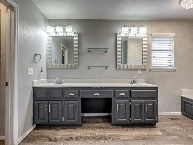 1523 E Twin Brook Terrace, Mustang, OK 73064