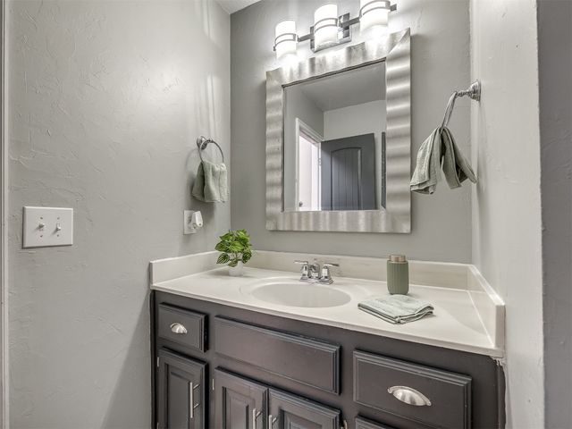 1523 E Twin Brook Terrace, Mustang, OK 73064