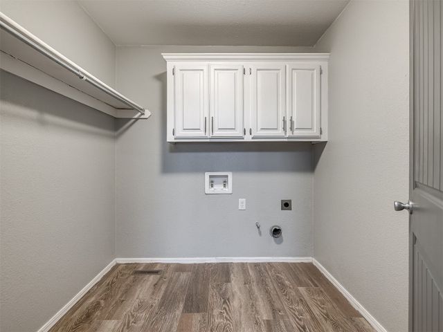 1523 E Twin Brook Terrace, Mustang, OK 73064