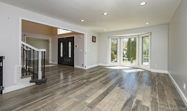 43211 Coralbean Ct Court, Sterling Heights, MI 48314
