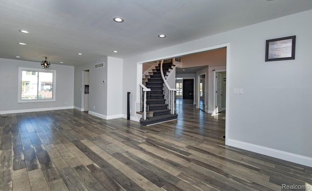 43211 Coralbean Ct Court, Sterling Heights, MI 48314