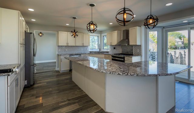 43211 Coralbean Ct Court, Sterling Heights, MI 48314