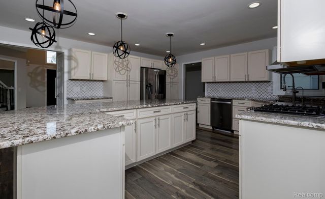 43211 Coralbean Ct Court, Sterling Heights, MI 48314