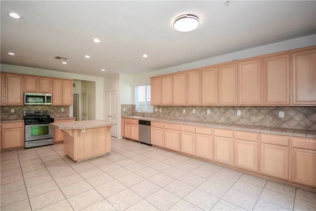 6184 Medinah, Fontana, CA 92336