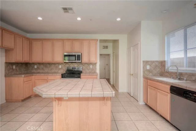 6184 Medinah, Fontana, CA 92336