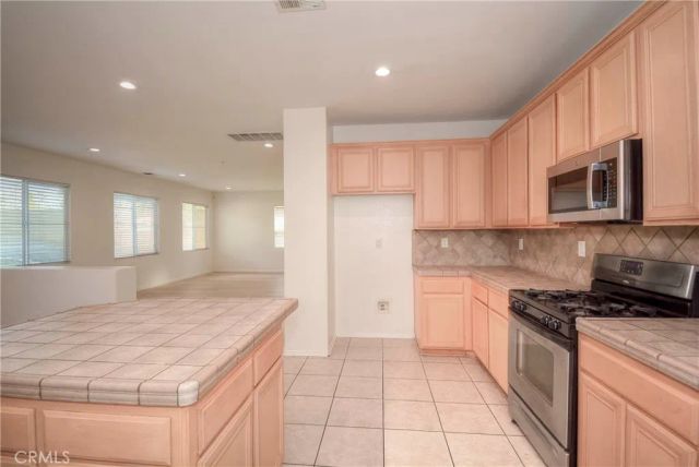6184 Medinah, Fontana, CA 92336