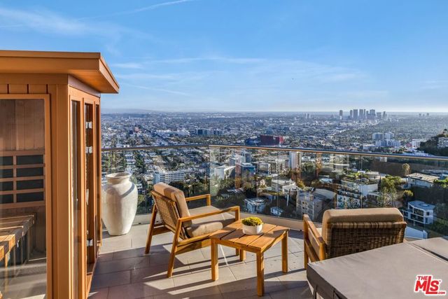 8572 Hillside Avenue, Los Angeles, CA 90069