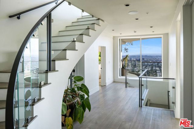 8572 Hillside Avenue, Los Angeles, CA 90069
