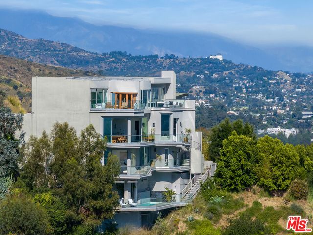8572 Hillside Avenue, Los Angeles, CA 90069