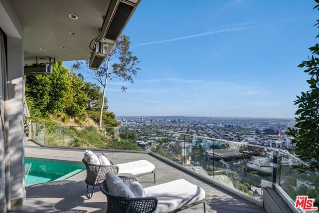 8572 Hillside Avenue, Los Angeles, CA 90069