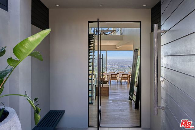 8572 Hillside Avenue, Los Angeles, CA 90069