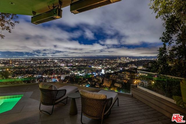 8572 Hillside Avenue, Los Angeles, CA 90069